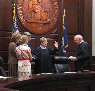 Photo of Chief Justice Toal being sworn in